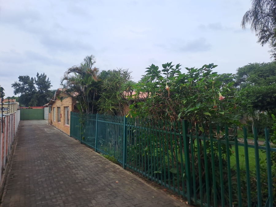 15 Bedroom Property for Sale in Oos Einde North West